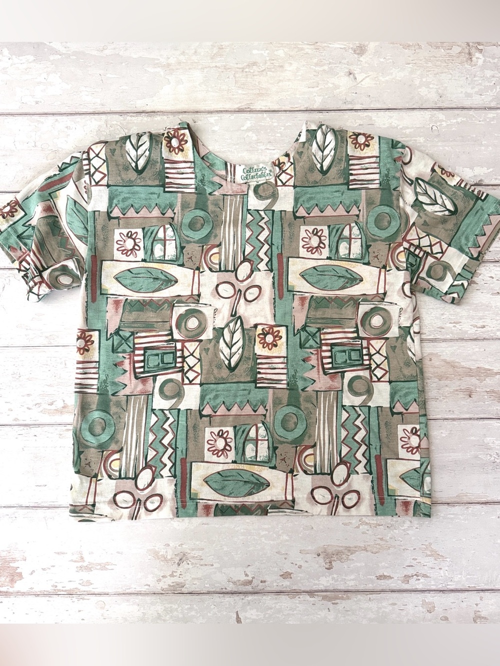 Women’s M Geometric Fun Print Top Short Sleeve Shirt Green Beige Size Medium